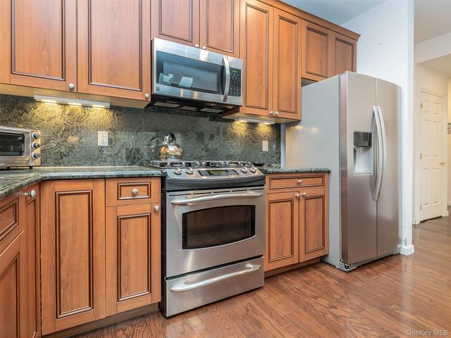 174 Pond View Drive, Port Washington, NY 11050