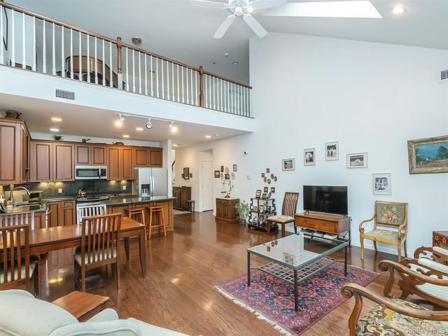 174 Pond View Drive, Port Washington, NY 11050