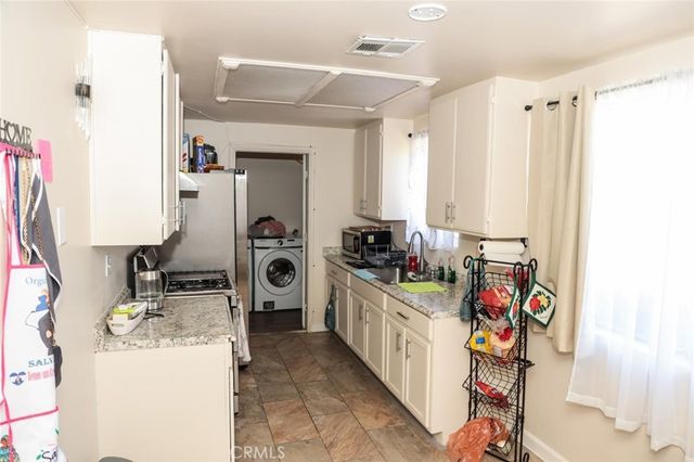 43618 Stanridge Avenue, Lancaster, CA 93535