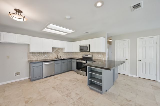 1521 Stratford Drive, Mansfield, TX 76063