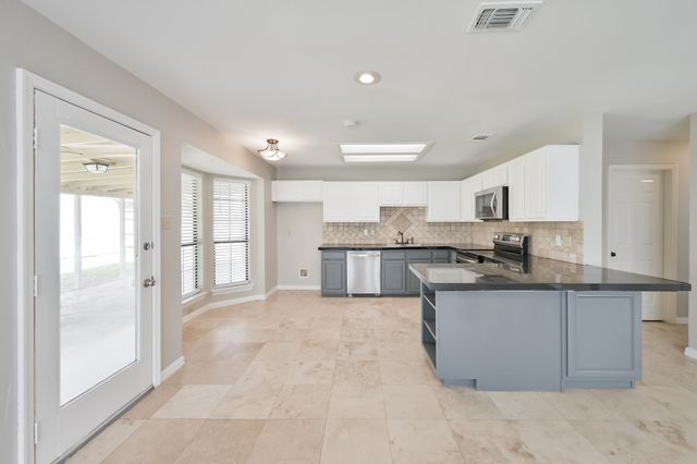 1521 Stratford Drive, Mansfield, TX 76063