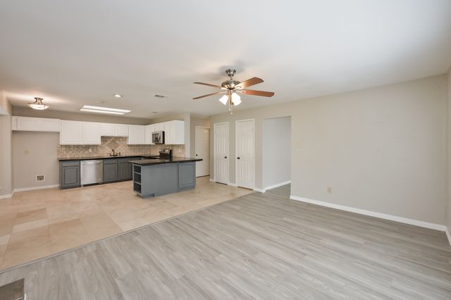 1521 Stratford Drive, Mansfield, TX 76063