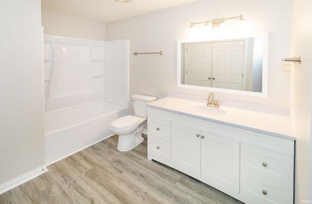 10000 Galleon Court, Evansville, IN 47725