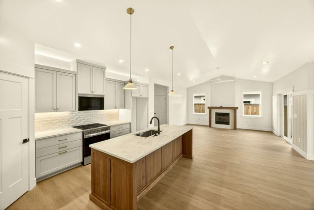 3743 Carlin Drive, Medford, OR 97504