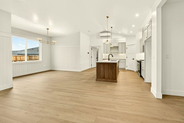 3743 Carlin Drive, Medford, OR 97504