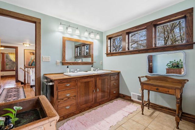 28080 Morgan Avenue, Lindstrom, MN 55045