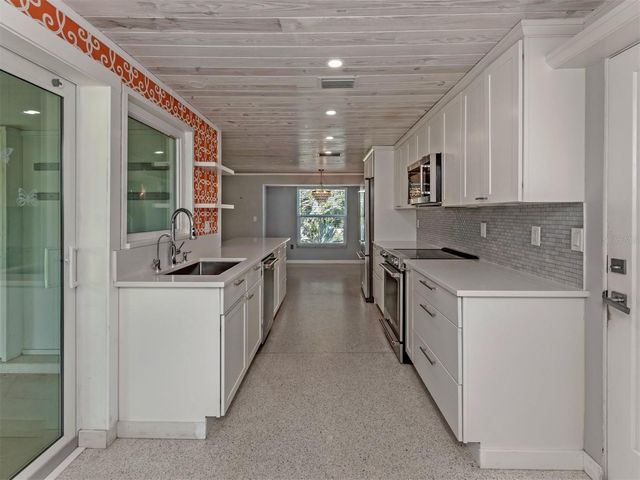 1255 YACHT CLUB DRIVE, Venice, FL 34293