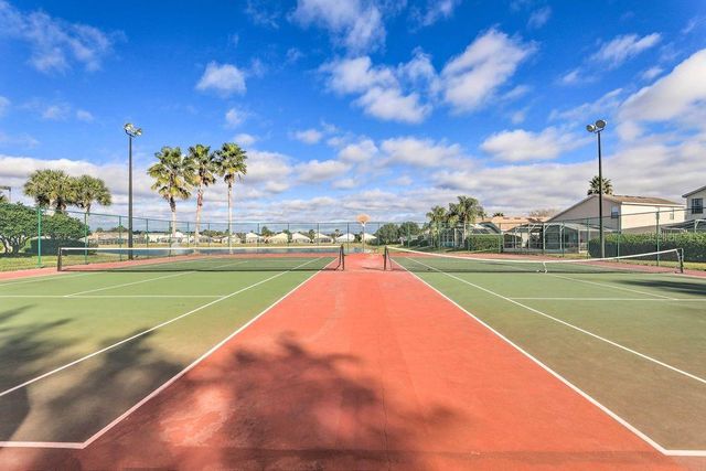 730 BLOOMINGDALE DR, Davenport, FL 33897