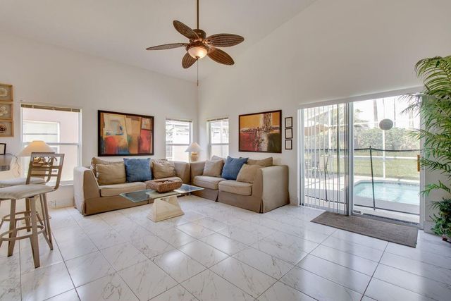 730 BLOOMINGDALE DR, Davenport, FL 33897