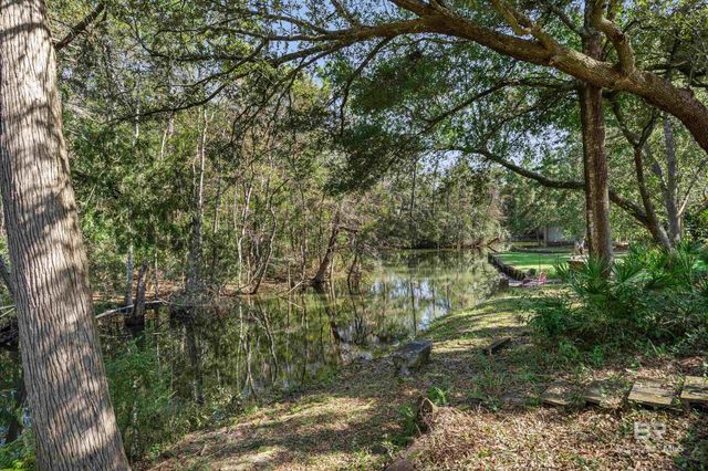 9228 Hammock Road, Elberta, AL 36530