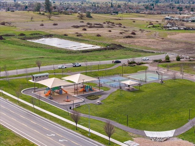 3969 Sunleaf Avenue, Medford, OR 97504