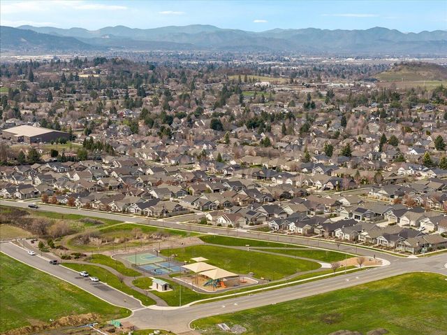 3969 Sunleaf Avenue, Medford, OR 97504