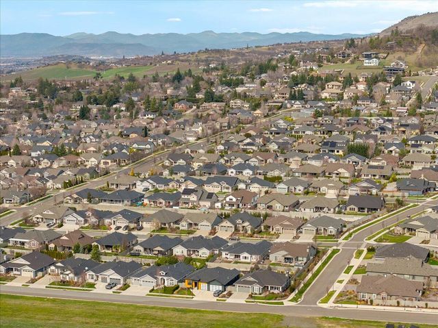 3969 Sunleaf Avenue, Medford, OR 97504