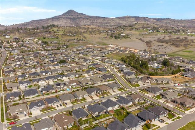 3969 Sunleaf Avenue, Medford, OR 97504