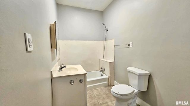 202 S LIBERTY Street, Marion, IL 62959