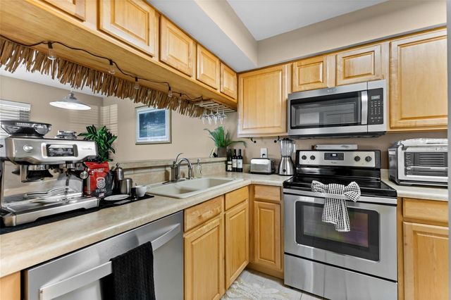 2990 BONAVENTURE CIRCLE 103, Palm Harbor, FL 34684