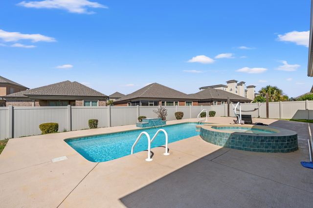 328 Las Olas Dr., Myrtle Beach, SC 29577