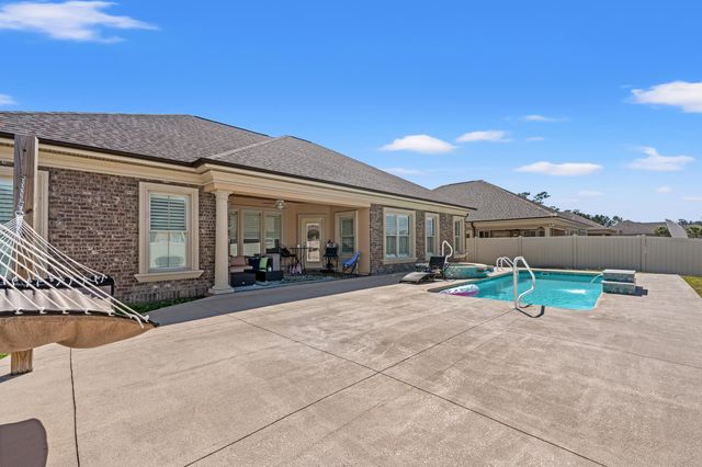 328 Las Olas Dr., Myrtle Beach, SC 29577