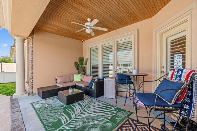 328 Las Olas Dr., Myrtle Beach, SC 29577