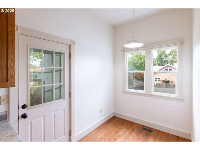 215 W 9TH St, The Dalles, OR 97058