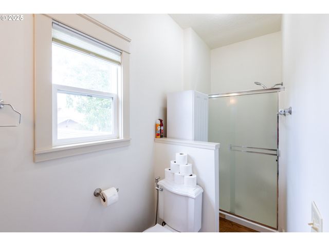 215 W 9TH St, The Dalles, OR 97058