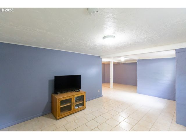 215 W 9TH St, The Dalles, OR 97058