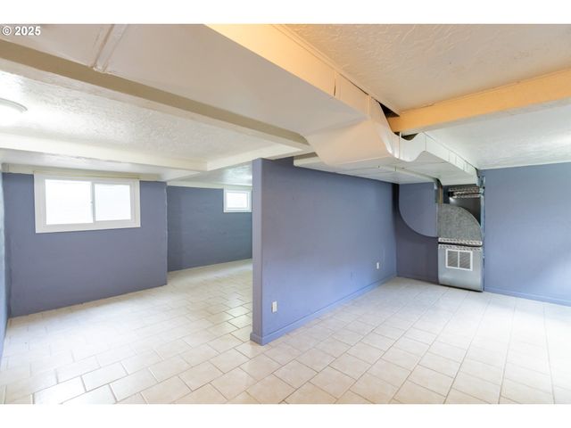 215 W 9TH St, The Dalles, OR 97058
