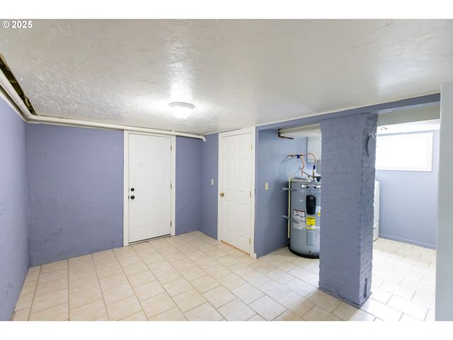 215 W 9TH St, The Dalles, OR 97058