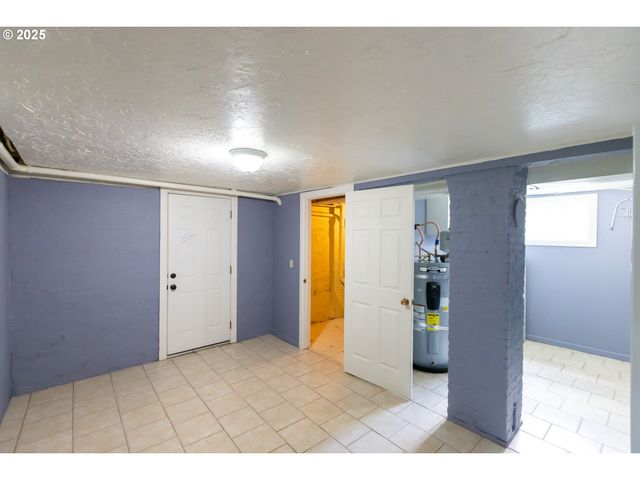215 W 9TH St, The Dalles, OR 97058