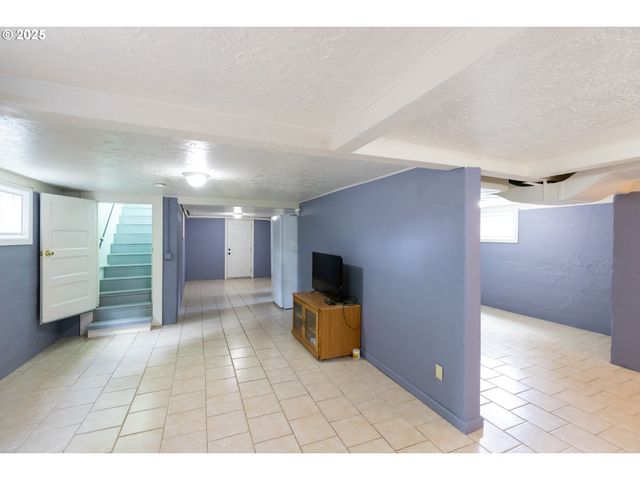 215 W 9TH St, The Dalles, OR 97058