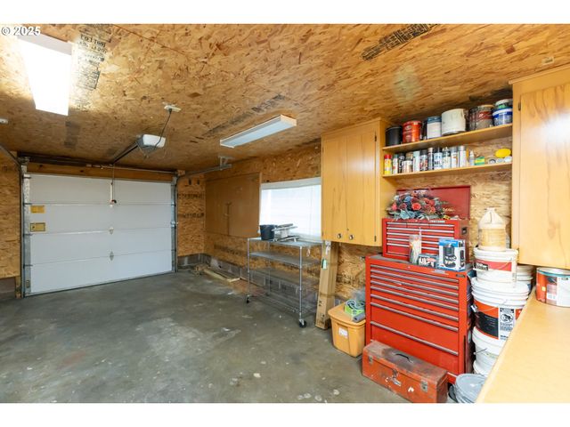 215 W 9TH St, The Dalles, OR 97058