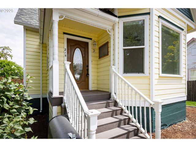 215 W 9TH St, The Dalles, OR 97058