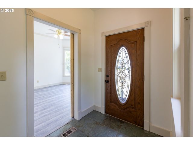 215 W 9TH St, The Dalles, OR 97058