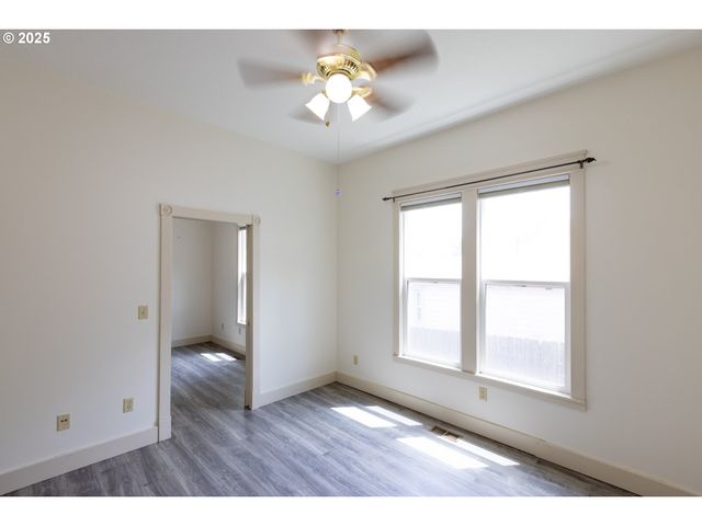 215 W 9TH St, The Dalles, OR 97058