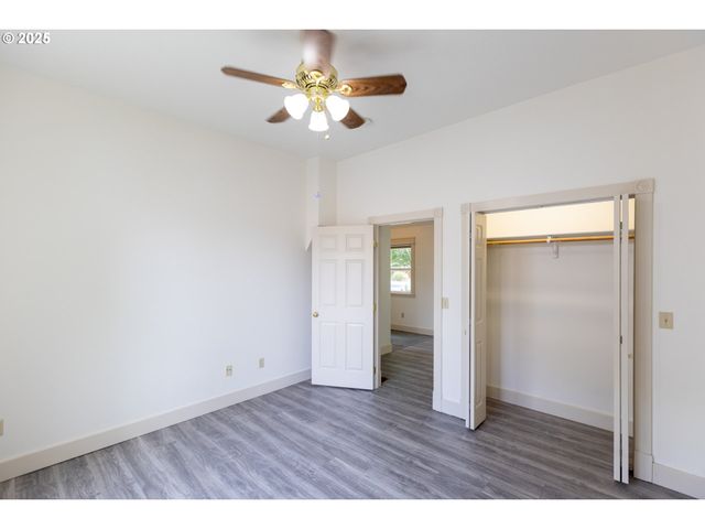 215 W 9TH St, The Dalles, OR 97058