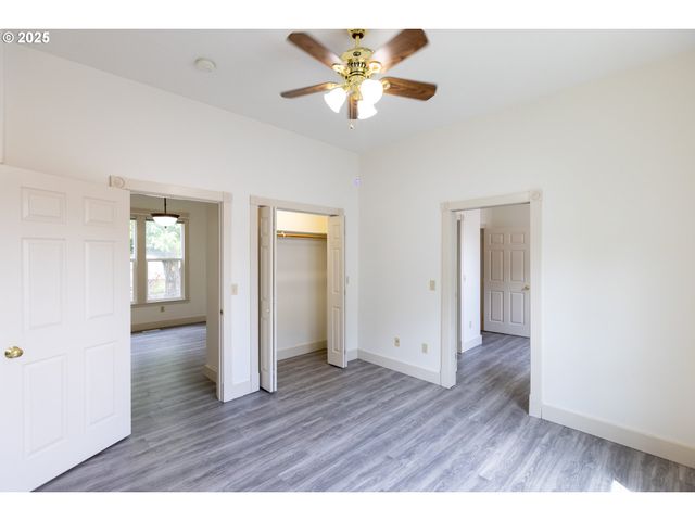 215 W 9TH St, The Dalles, OR 97058