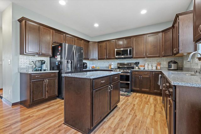 N42W22770 Beacon COURT, Pewaukee, WI 53072