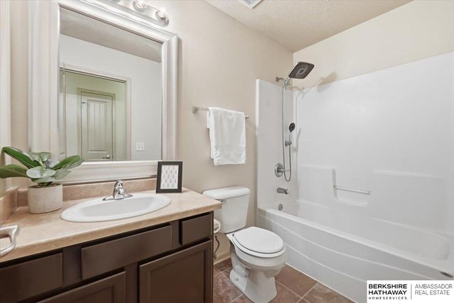 16942 Browne Street, Omaha, NE 68116