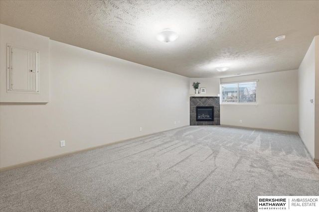 16942 Browne Street, Omaha, NE 68116