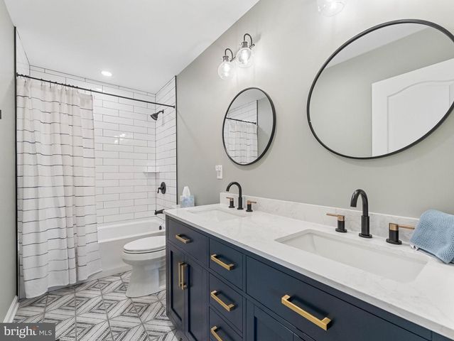 1216 KAREN ANN, West Deptford, NJ 08086