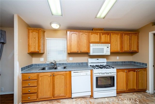 22241 Nisqually Road 143, Apple Valley, CA 92308