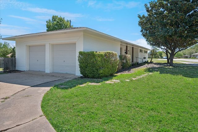 202 Joe White Street, Rockwall, TX 75087