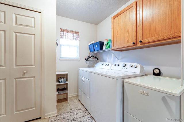 11126 Strathmore Court, Holly Township, MI 48439