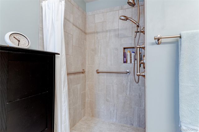 11126 Strathmore Court, Holly Township, MI 48439