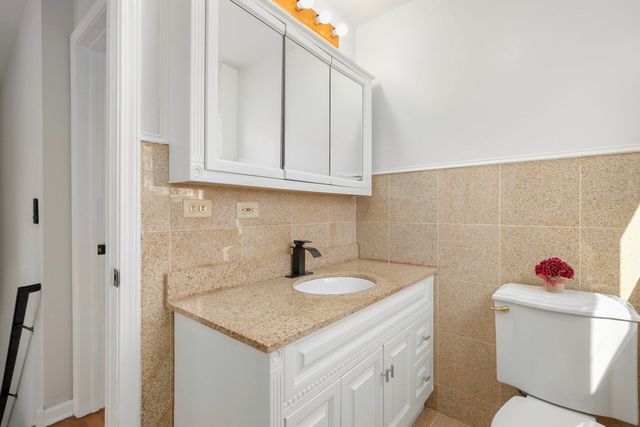 104 E Louis Avenue, Lake Forest, IL 60045
