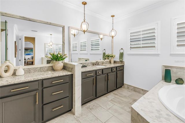 6237 SIGNATURE POINTE LANE, Bradenton, FL 34210