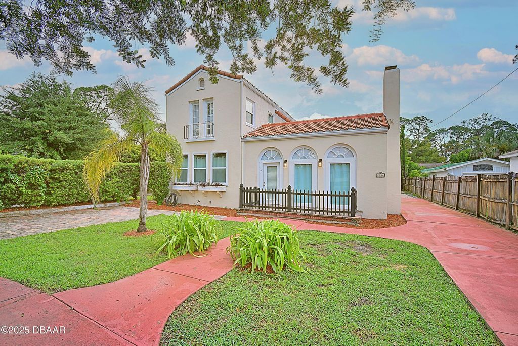 1136 Australia Avenue, Daytona Beach, FL 32114
