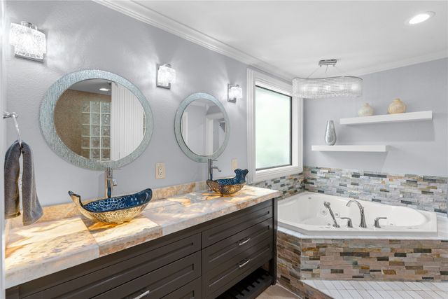 692 Private Road 5937, Emory, TX 75440