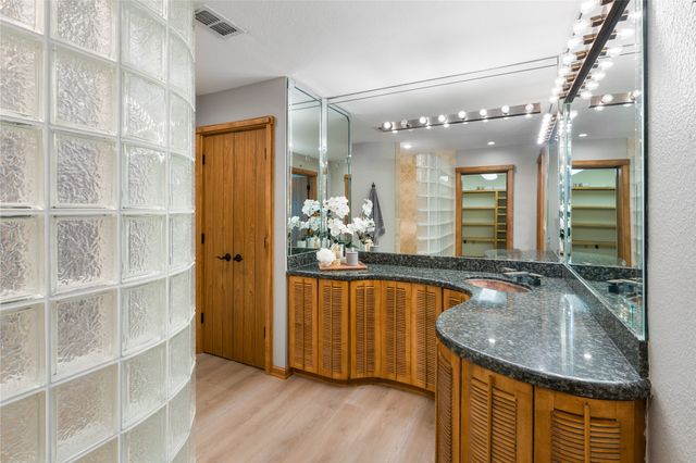 692 Private Road 5937, Emory, TX 75440