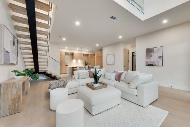 1622 Sylvan Avenue, Dallas, TX 75208